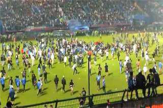 مقتل 127 شخصا وإصابة 180 آخرين خلال أعمال شغب في ملعب كرة قدم بإندونيسيا