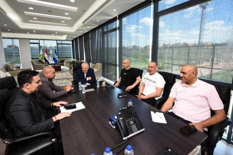 أبو ريدة ودياب يجتمعان مع الجهاز الفني للمنتخب لمراعاة ارتباطاته في المسابقات المحلية