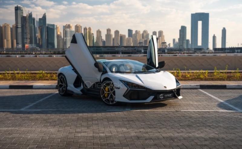 دليل شامل للتنقل بسهولة وراحة مع استئجار سيارة في أبوظبي