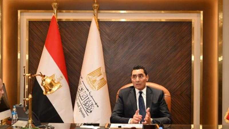 قبل خوض نهائي الكونفدرالية غدا.. وزير الشباب والرياضة يطمئن علي بعثة الزمالك بالجزائر