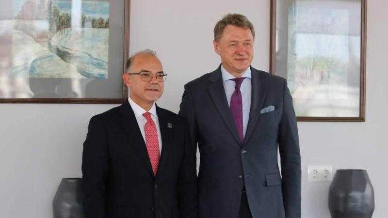 وزير الاستثمار يبحث مع مدير عام مركز تنمية الصادرات البيلاروسي تعزيز التكامل التجاري وتوسيع الشراكات الاستثمارية