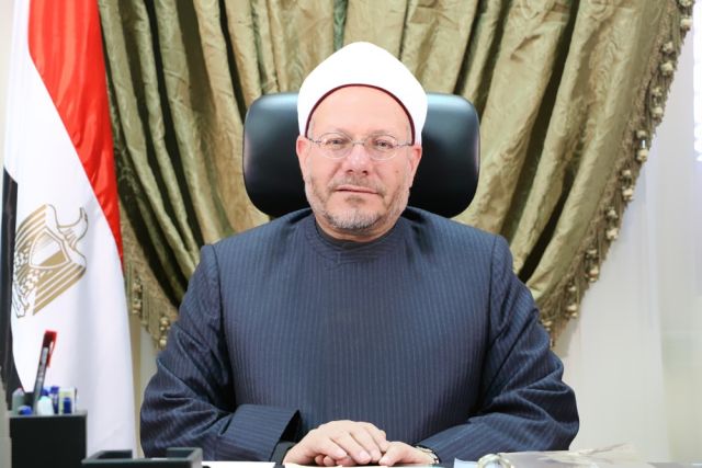 المفتي: لا حرج من ترجمة معاني القرآن.. والصلاة في مساجد الأضرحة جائزة