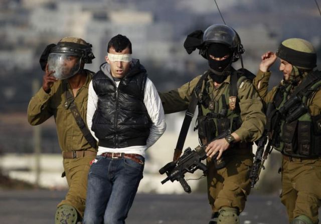 قوات الإحتلال تعتقل 18 فلسطينيًا من القدس والضفة الغربية
